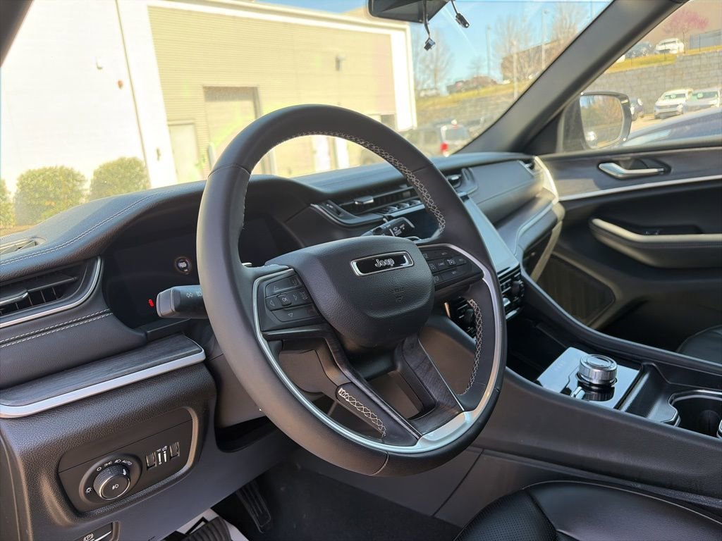 Used 2024 Jeep Grand Cherokee L Limited w/ Luxury Tech Group II image 10