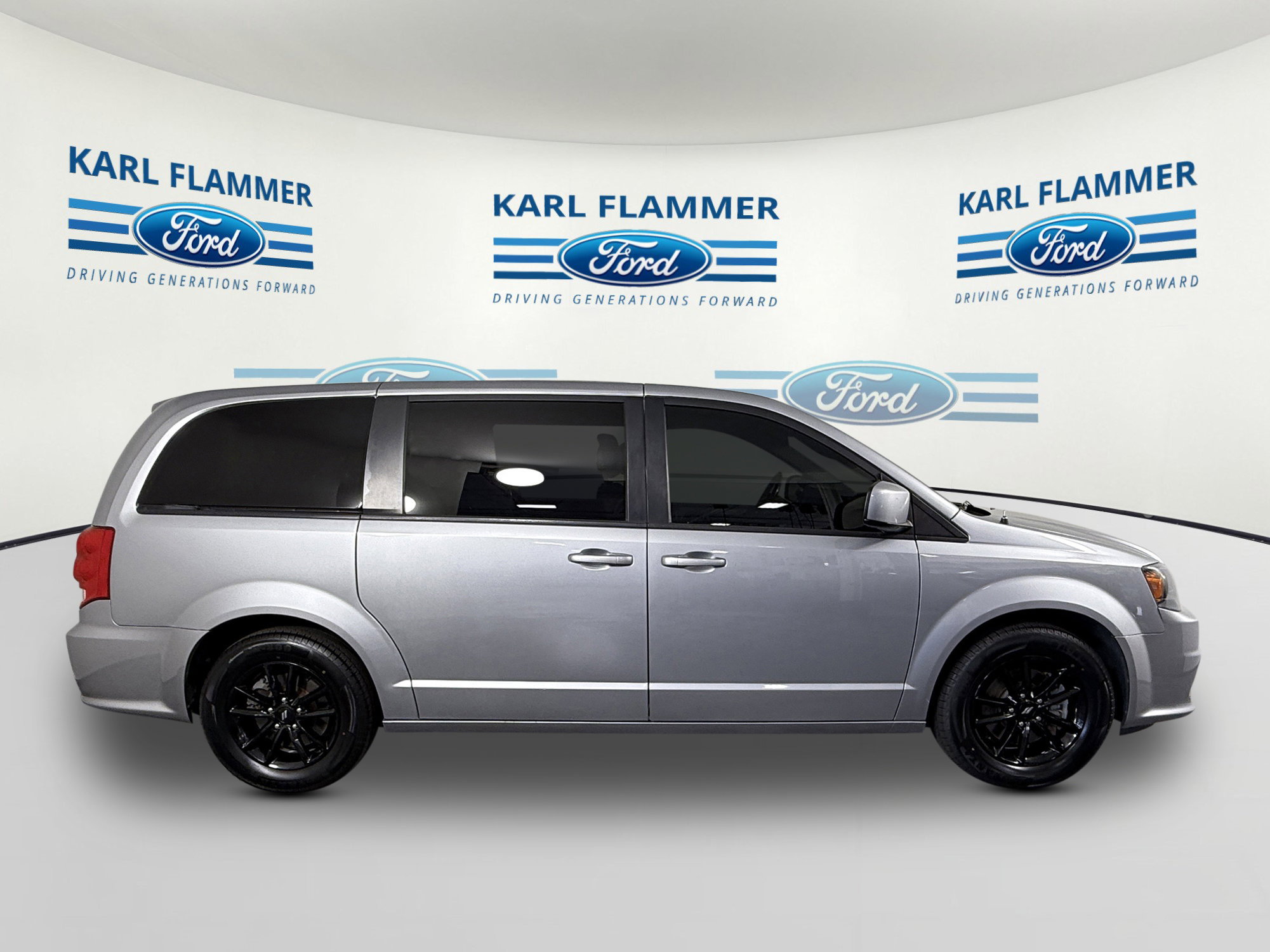 Used 2020 Dodge Grand Caravan GT image 2