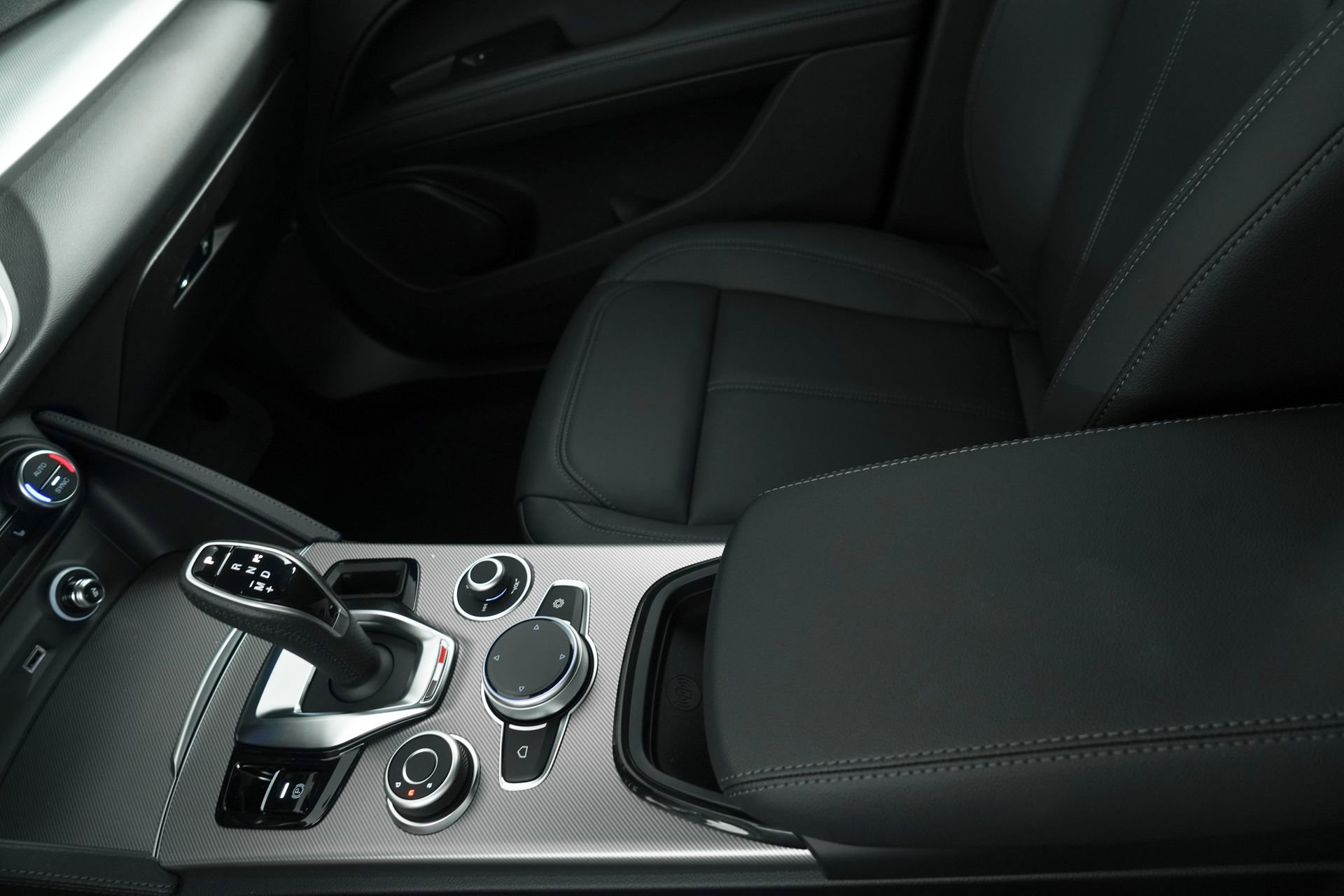 New 2025 Alfa Romeo Stelvio Sprint image 41