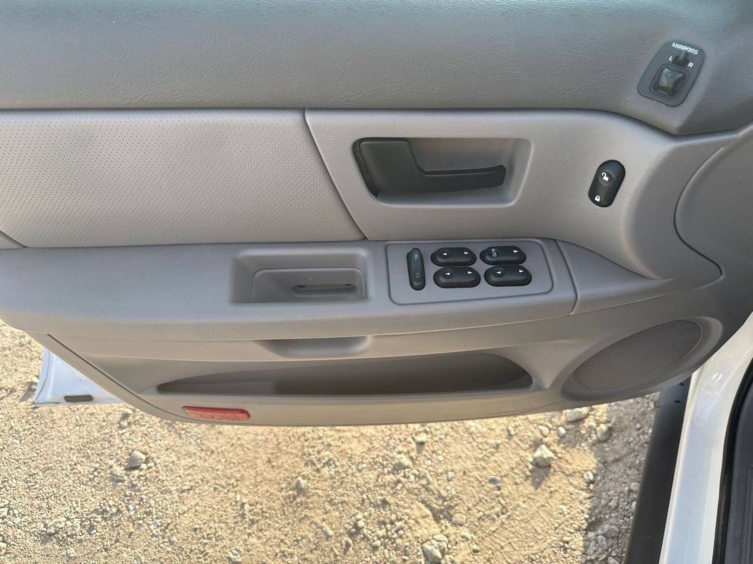 Used 2005 Ford Taurus SE FWD image 10