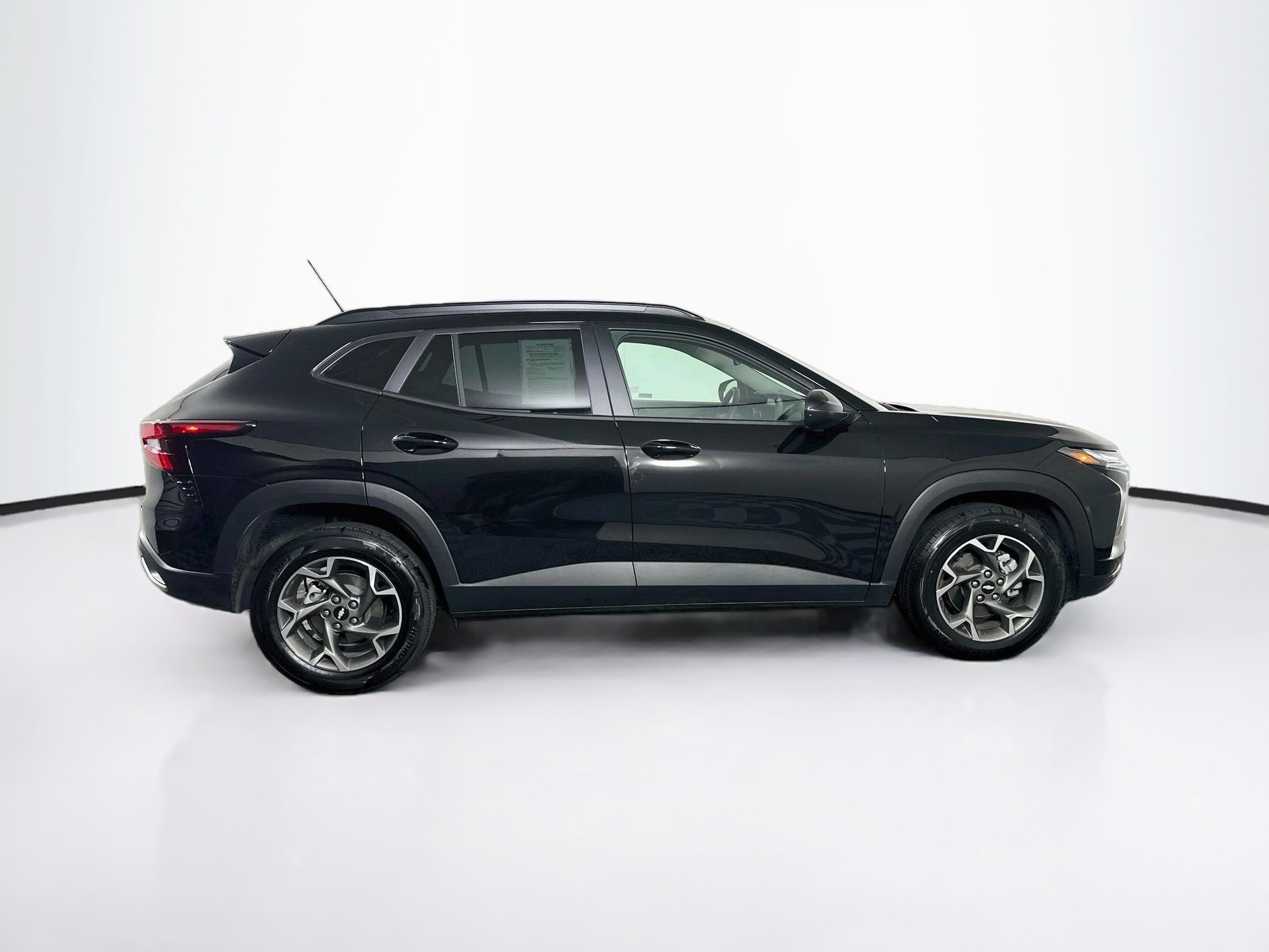 Used 2026 Chevrolet Trax LT FWD image 10