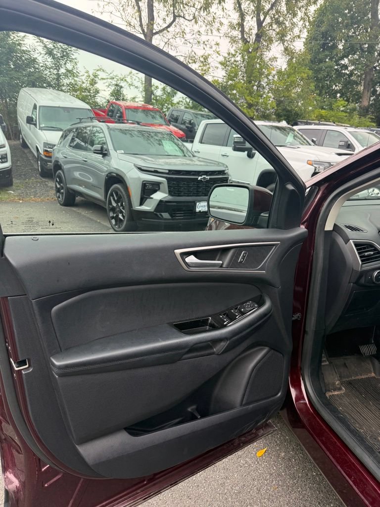 Used 2020 Ford Edge SEL w/ Convenience Package FWD image 3