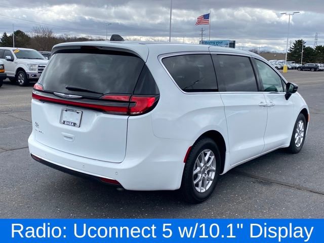 Used 2024 Chrysler Pacifica Touring-L image 3
