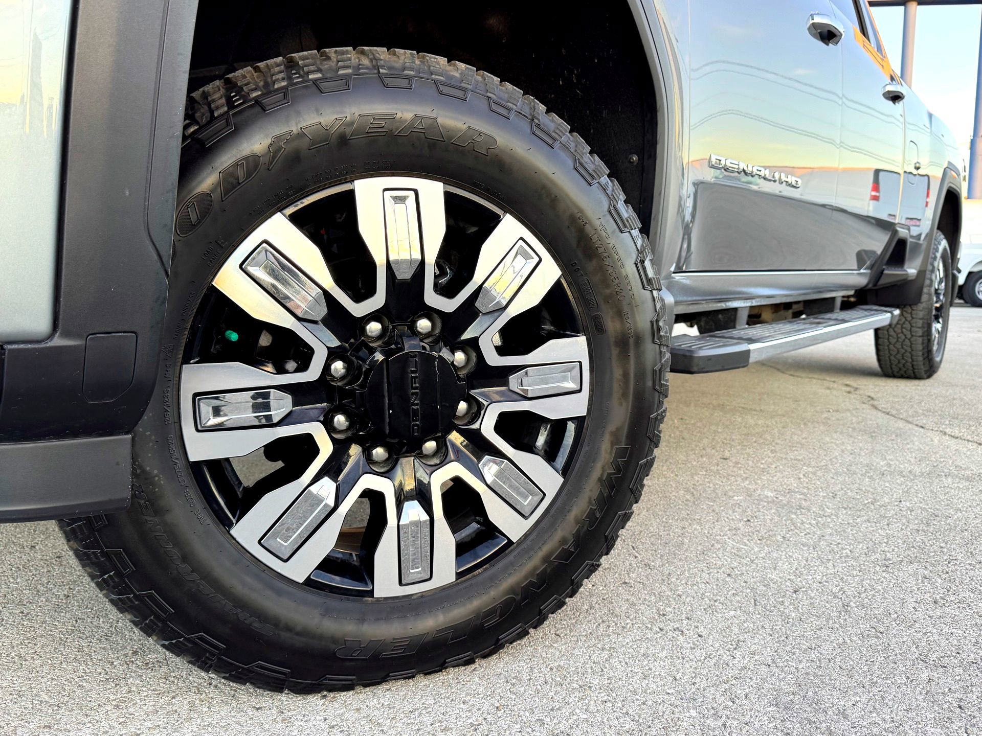 Used 2025 GMC Sierra 2500 Denali w/ Denali Reserve Package image 2