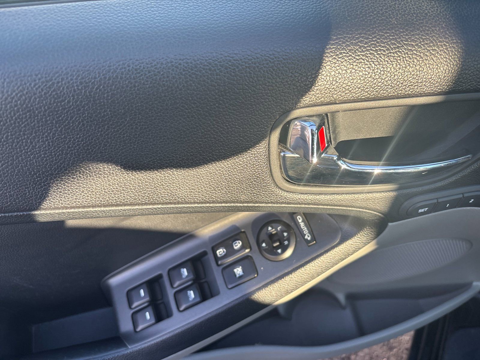 Used 2015 Kia Forte EX w/ Premium Package image 12