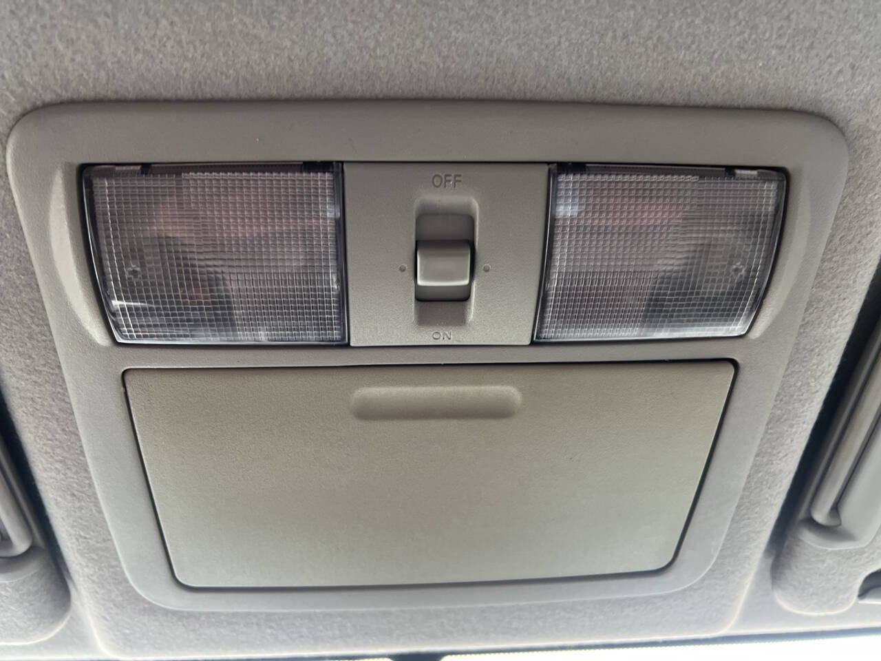 Used 2010 Nissan Frontier SE image 23