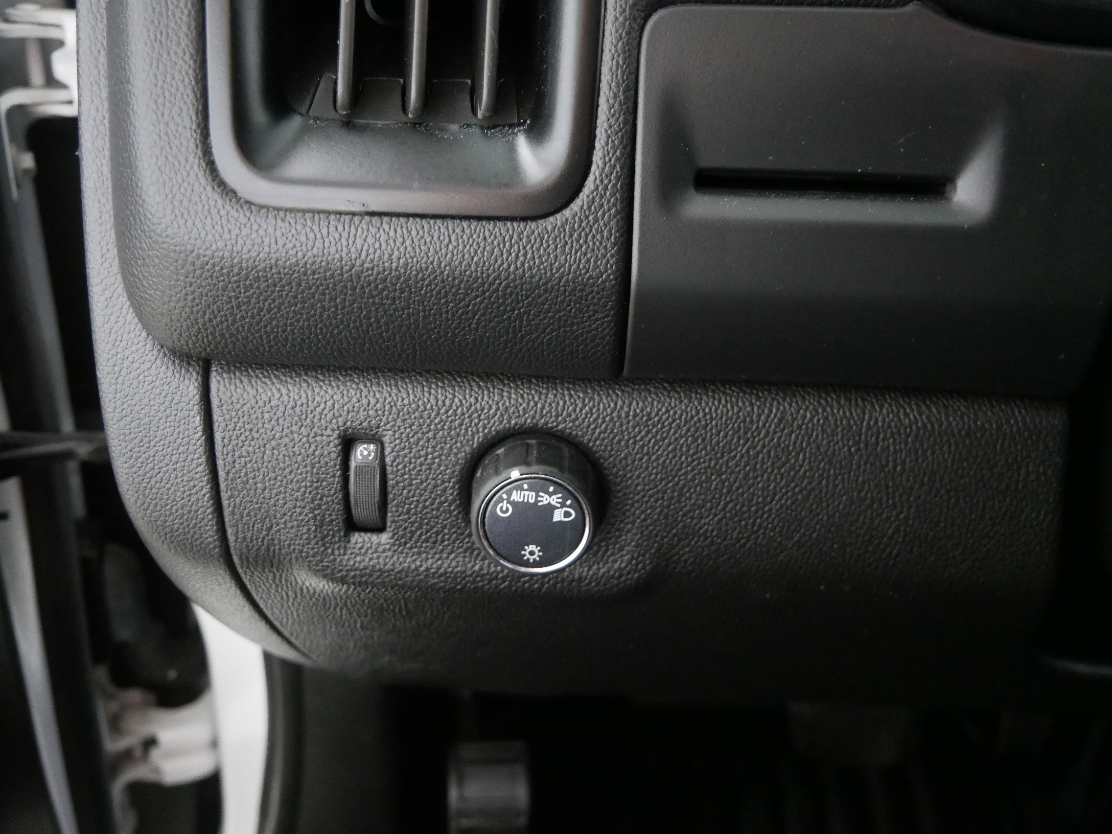 Used 2020 Chevrolet Colorado LT w/ Safety Package image 26