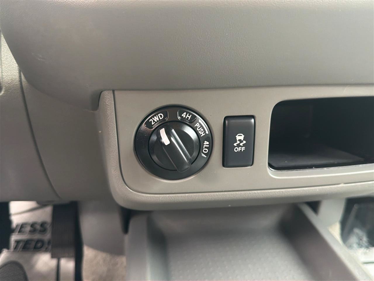 Used 2018 Nissan Frontier SV AWD/4WD image 25
