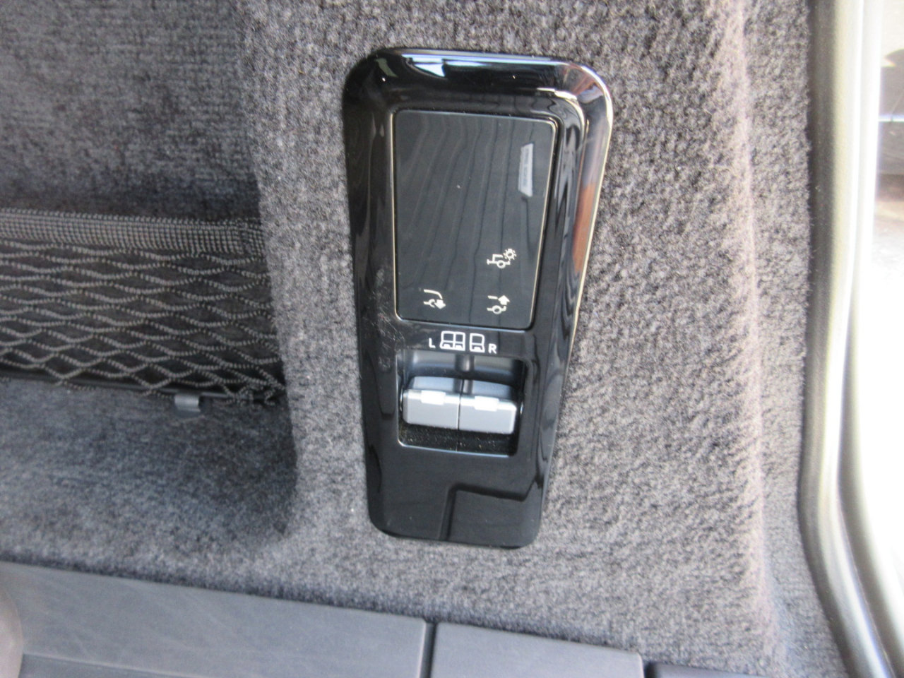 Used 2024 Land Rover Range Rover Sport SE image 36