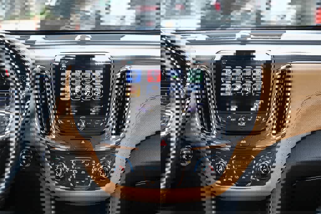 Used 2018 Chevrolet Equinox Premier image 13