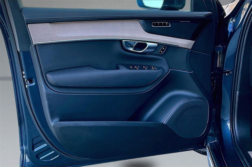 Certified 2026 Volvo XC90 B6 Plus w/ Protection Package Premier image 20