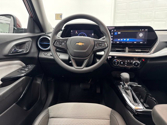 Used 2024 Chevrolet Trax LT FWD image 22