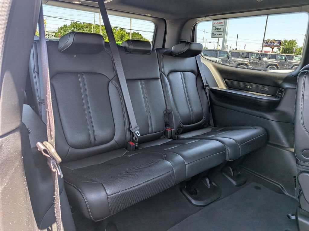 Used 2025 Jeep Wagoneer Series III w/ Premium Group I AWD/4WD image 32