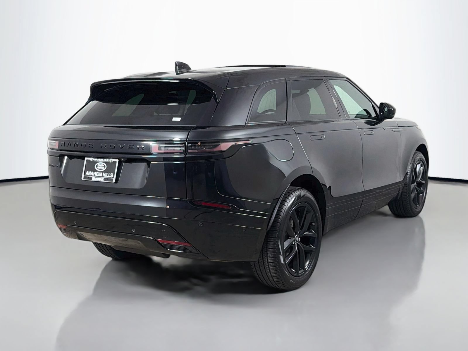 Used 2026 Land Rover Range Rover Velar Dynamic SE AWD/4WD image 5