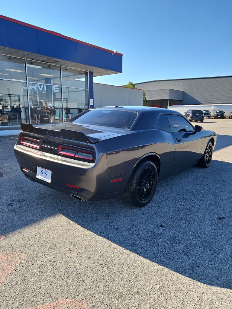 Used 2019 Dodge Challenger SXT RWD image 7