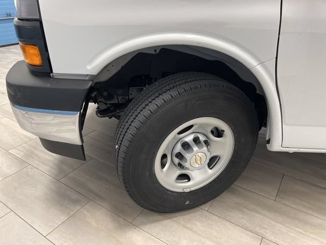 New 2026 Chevrolet Express 3500 Extended w/ Driver Convenience Package RWD image 28