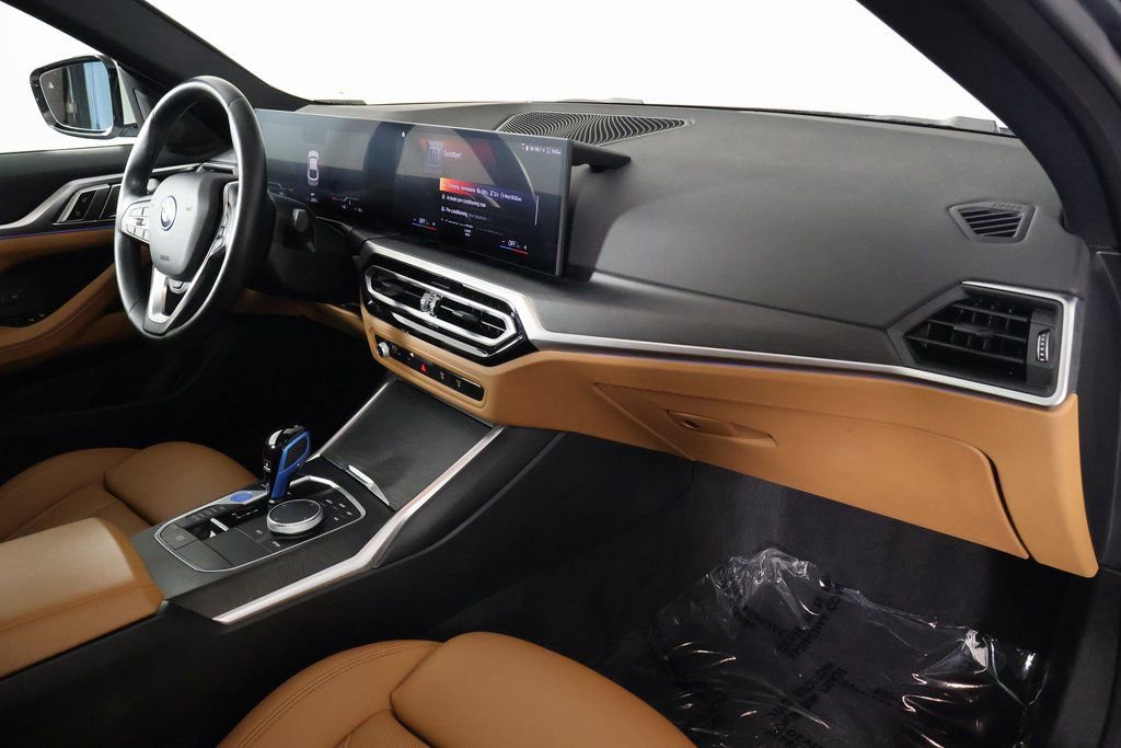 Used 2023 BMW i4 eDrive35 w/ Premium Package image 9