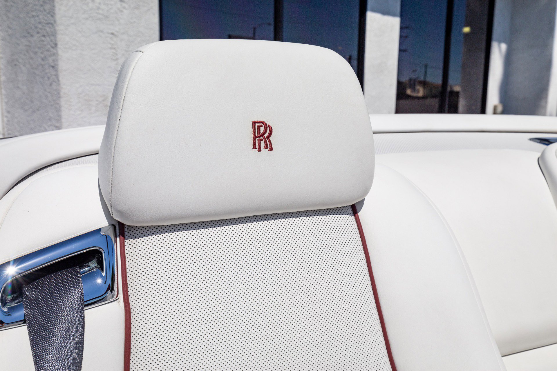 Used 2017 Rolls-Royce Dawn image 40