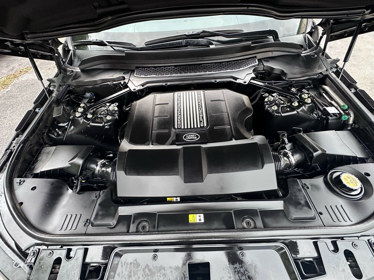 Used 2015 Land Rover Range Rover Sport HSE image 29