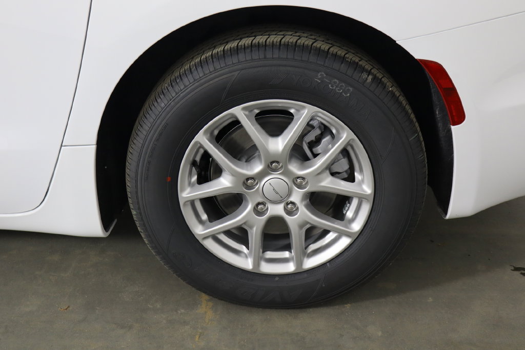 New 2027 Chrysler Pacifica Select FWD image 46