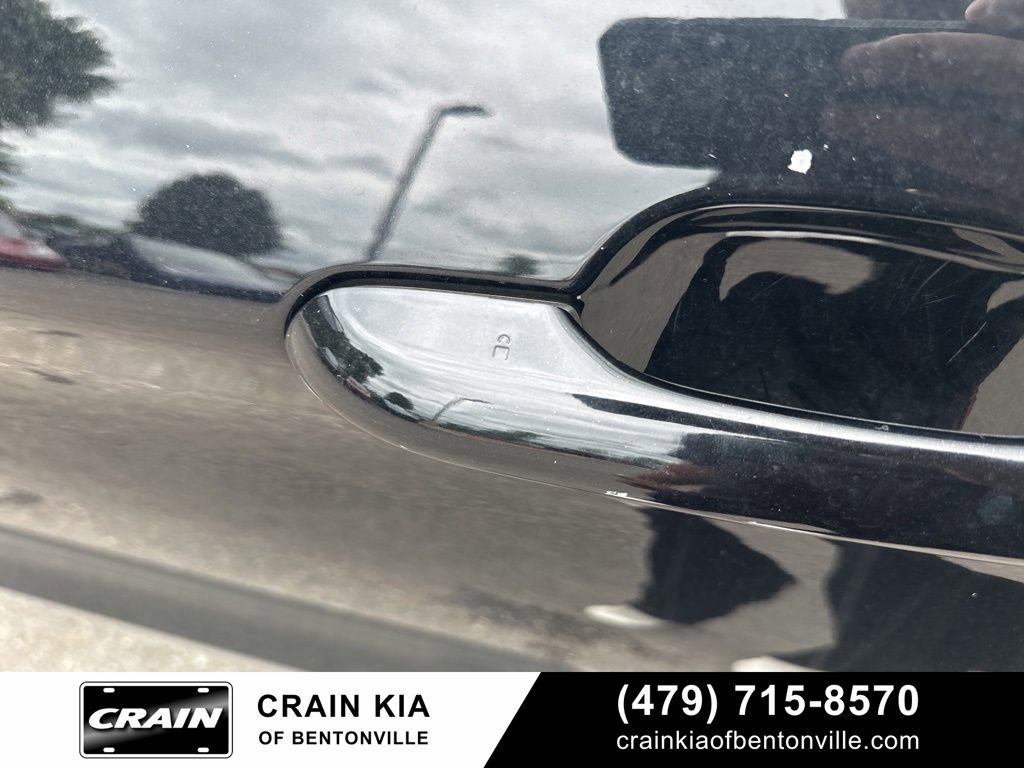 Used 2020 Ford Explorer XLT RWD image 11