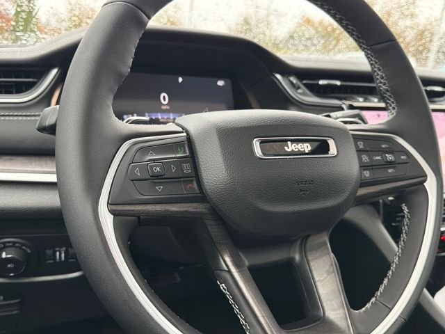 New 2025 Jeep Grand Cherokee Limited w/ Black Appearance Package AWD/4WD image 11