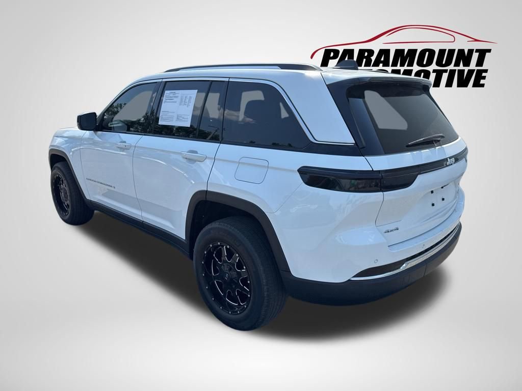 Used 2023 Jeep Grand Cherokee Laredo AWD/4WD image 5
