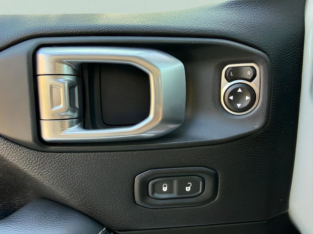 Used 2022 Jeep Wrangler Unlimited Sahara image 24