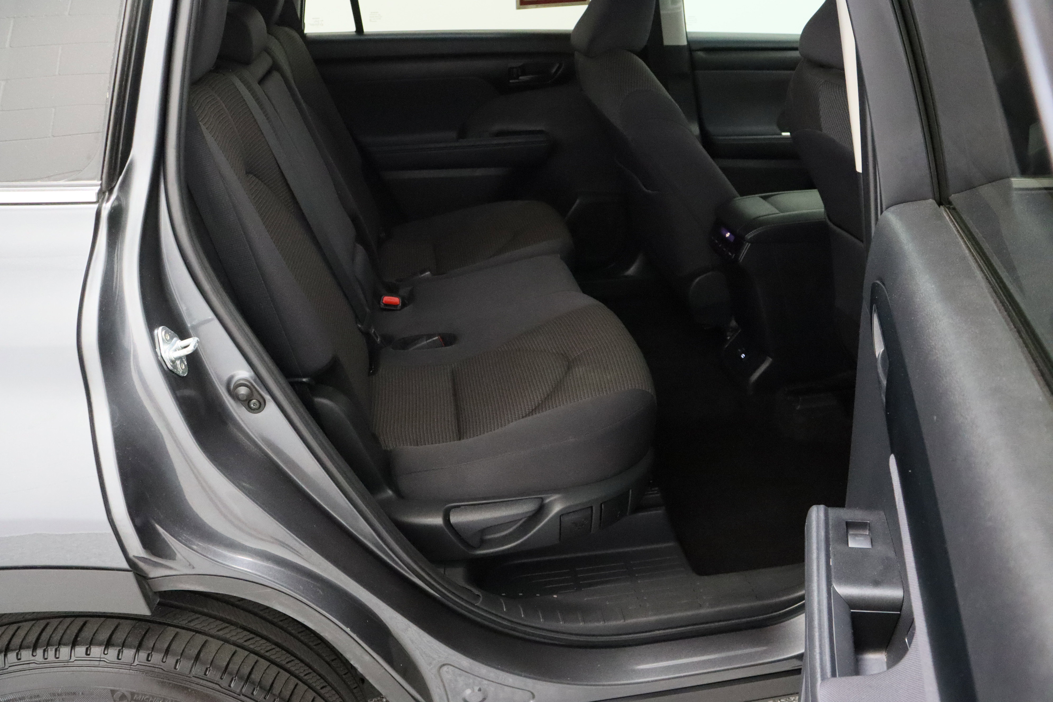 Certified 2025 Toyota Highlander LE image 36