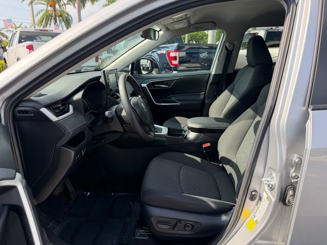 Used 2021 Toyota RAV4 XLE FWD image 10