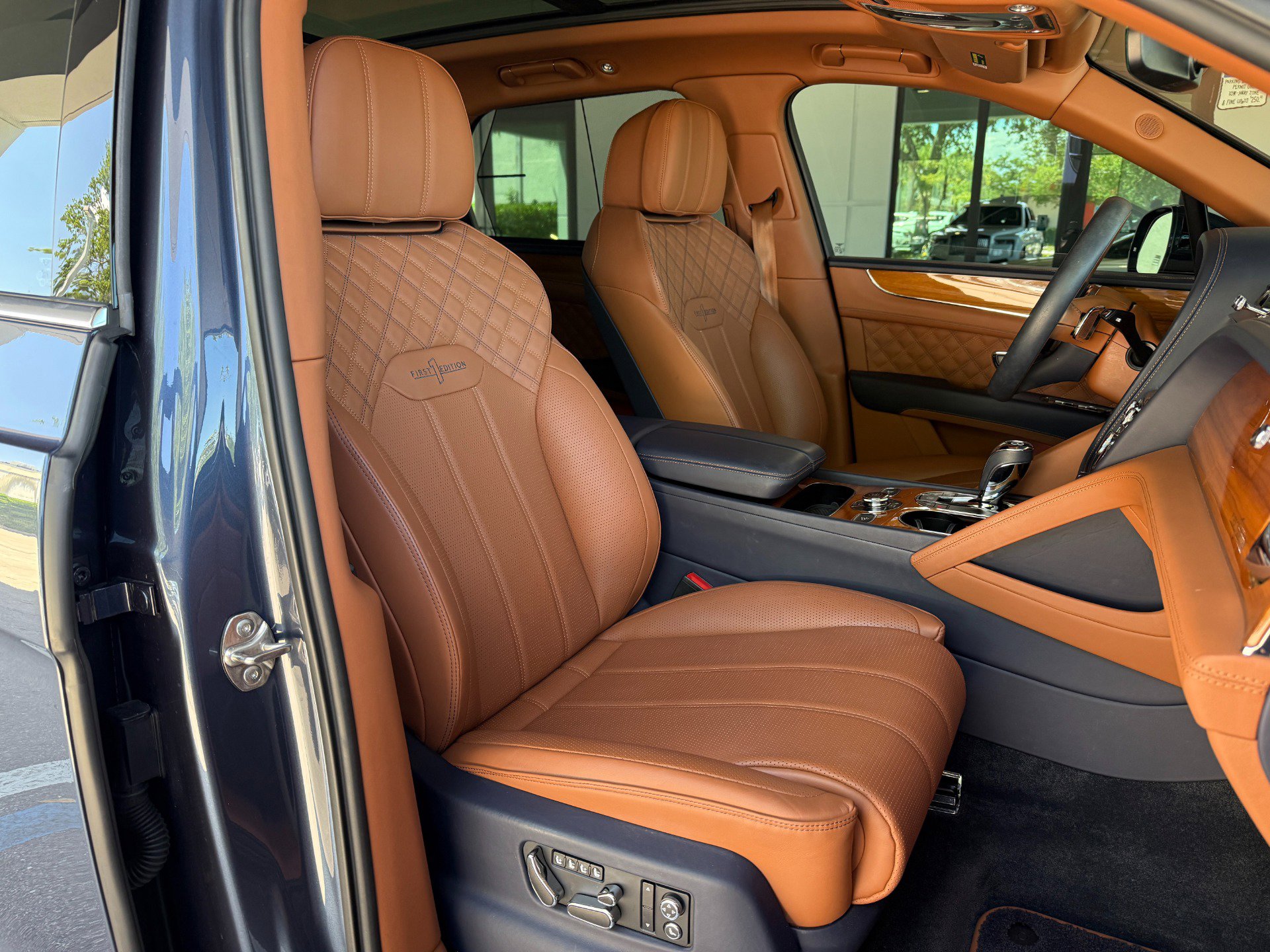 Used 2021 Bentley Bentayga AWD/4WD image 36
