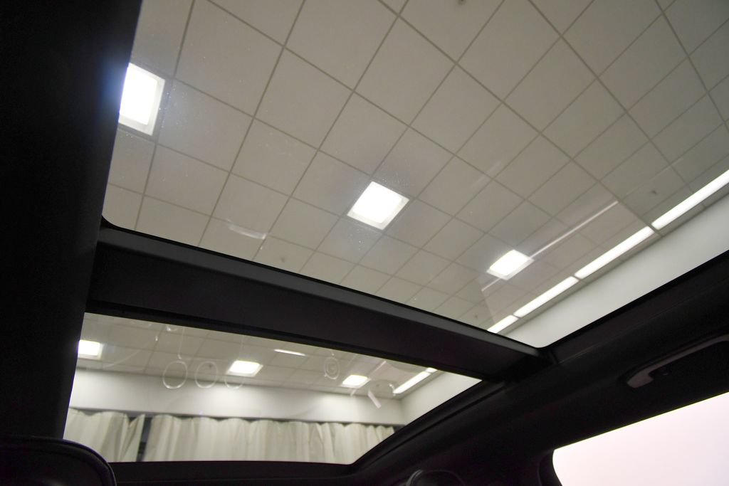 Used 2023 Mercedes-Benz GLC 300 4MATIC image 16
