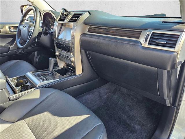 Used 2017 Lexus GX 460 w/ Navigation Package image 21