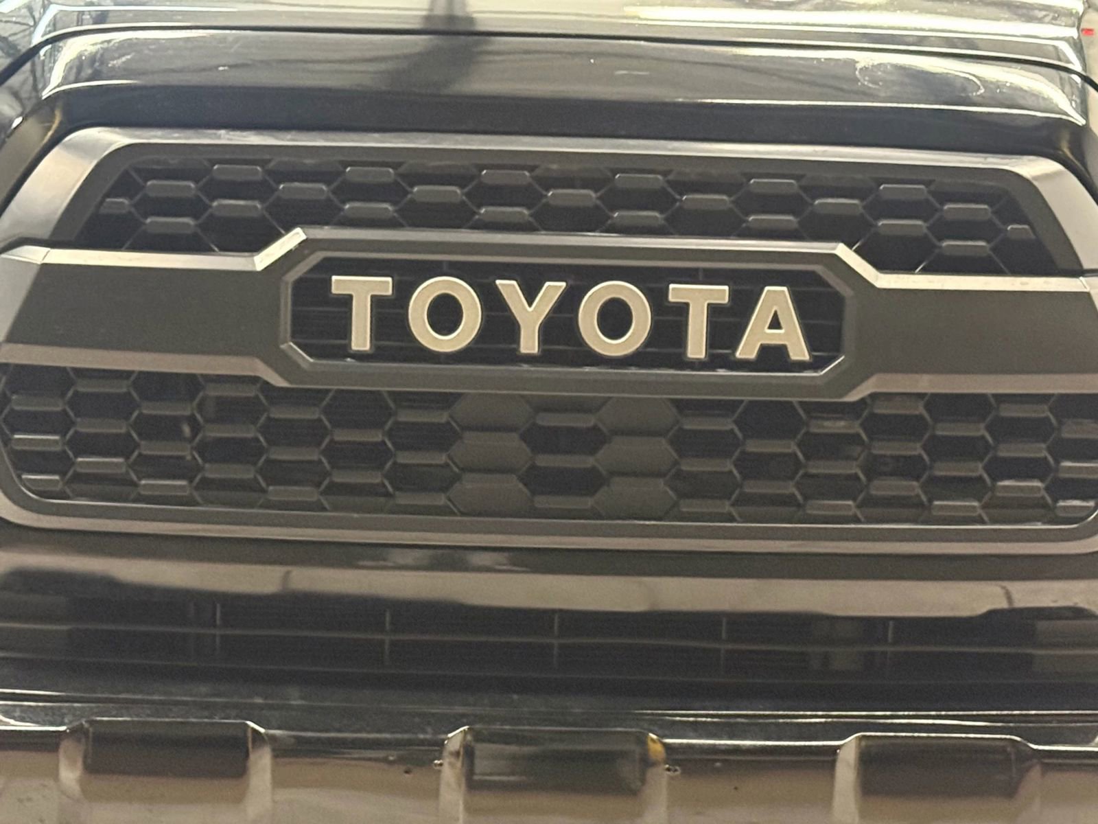 Used 2017 Toyota Tacoma TRD Sport image 5