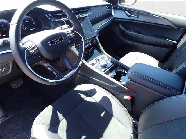 New 2025 Jeep Grand Cherokee Altitude image 12
