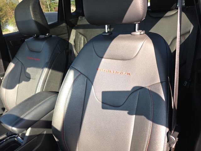 Used 2024 Jeep Compass Trailhawk w/ Trailhawk Elite Group image 4