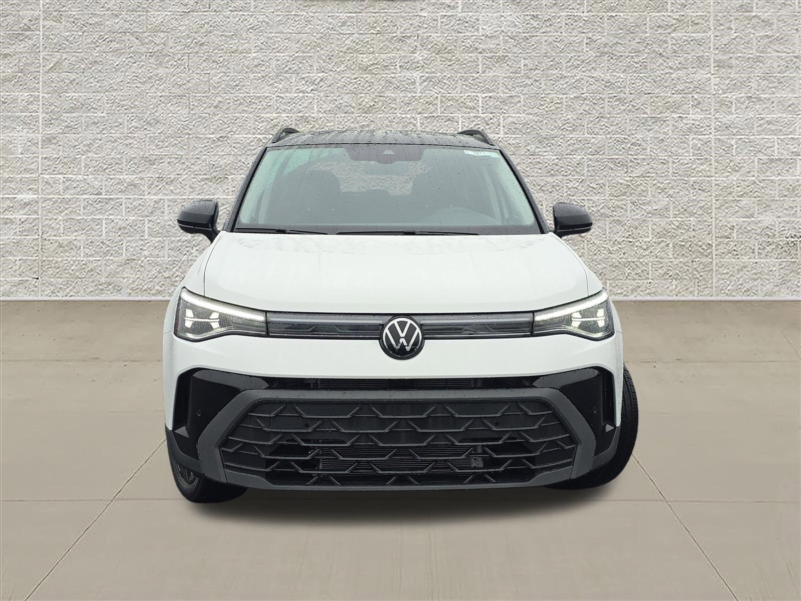 New 2026 Volkswagen Taos SE AWD/4WD image 2