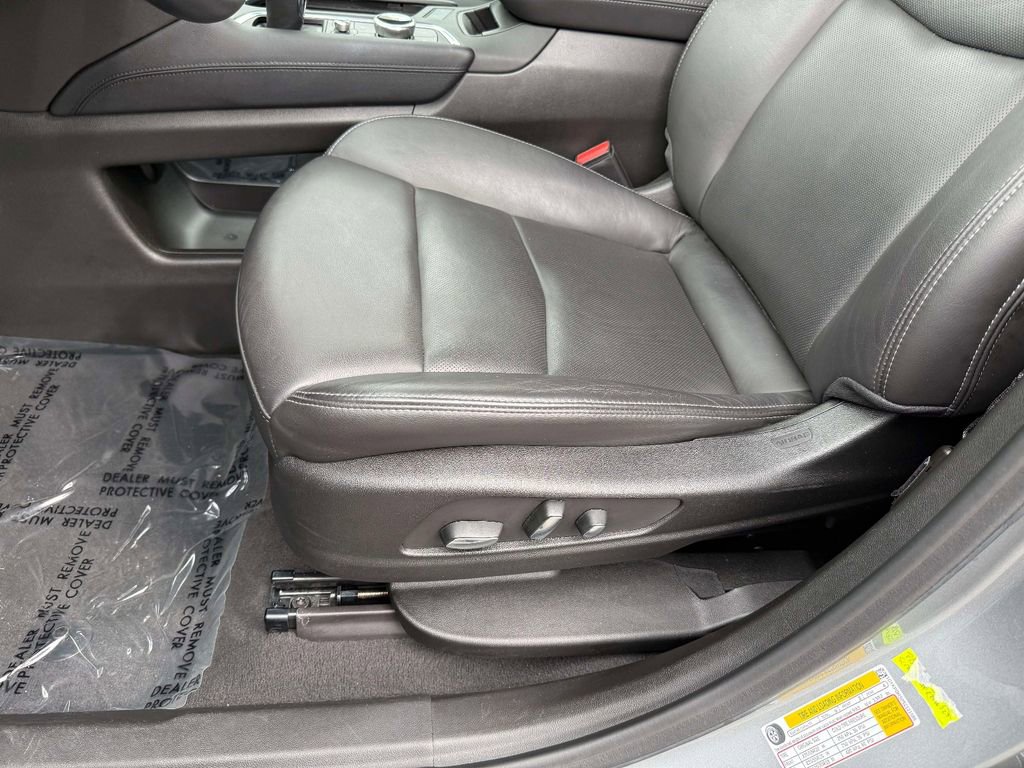 Used 2025 Cadillac XT6 Premium Luxury image 3