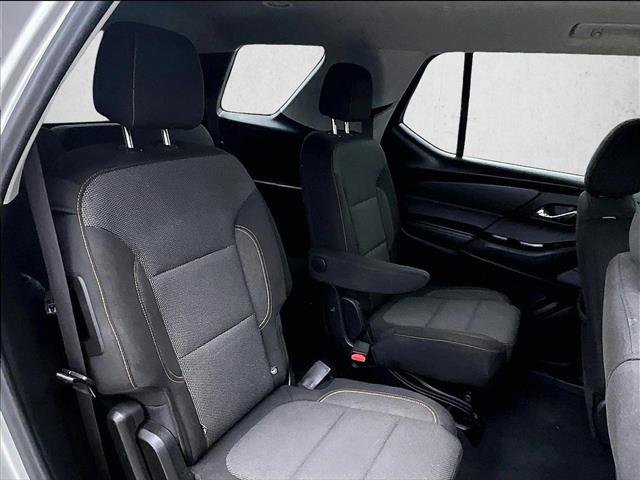 Used 2020 Chevrolet Traverse LT image 28