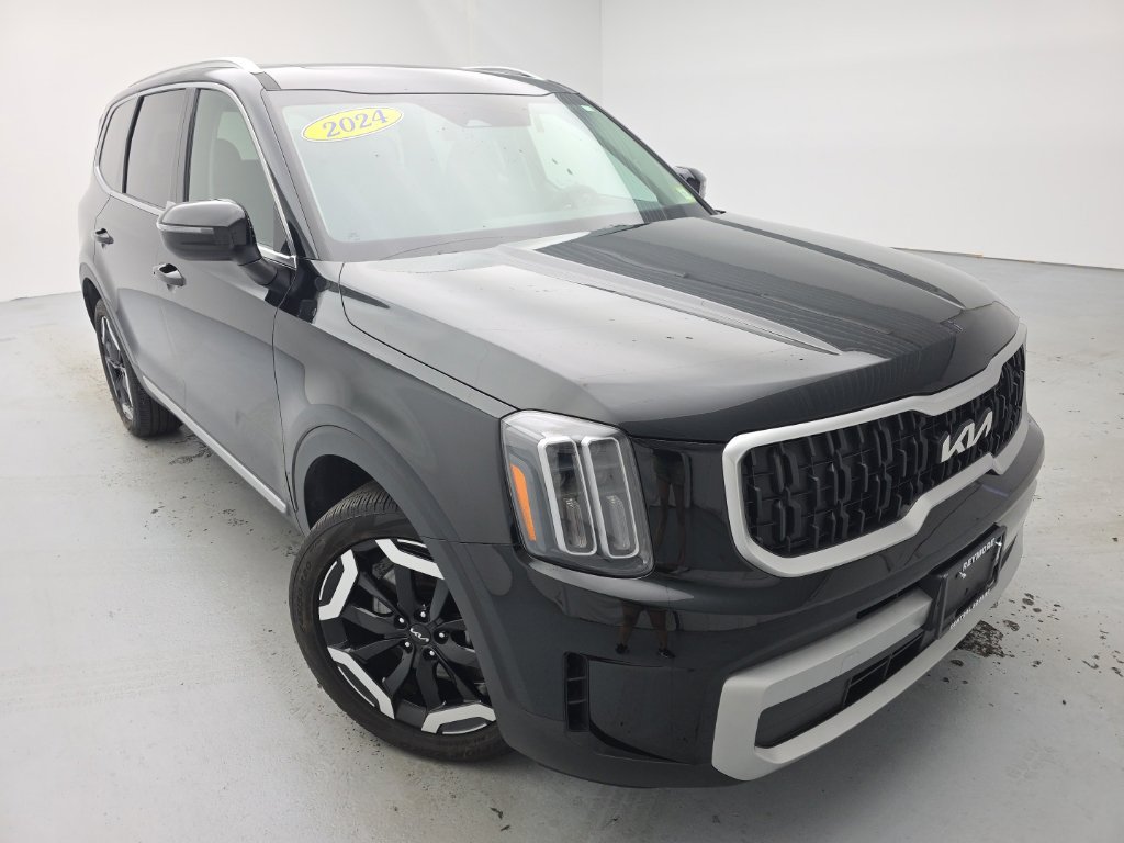 Used 2024 Kia Telluride EX w/ EX Captain's Chair Package AWD/4WD image 3