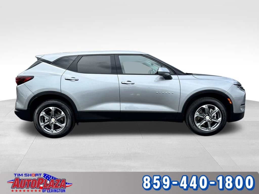 Used 2025 Chevrolet Blazer LT AWD/4WD image 9