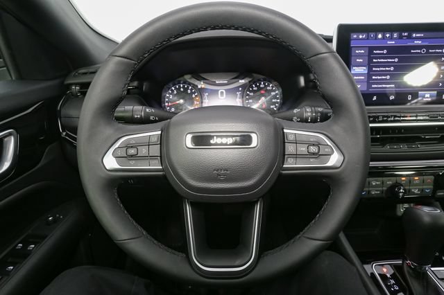 Used 2026 Jeep Compass Limited AWD/4WD image 29