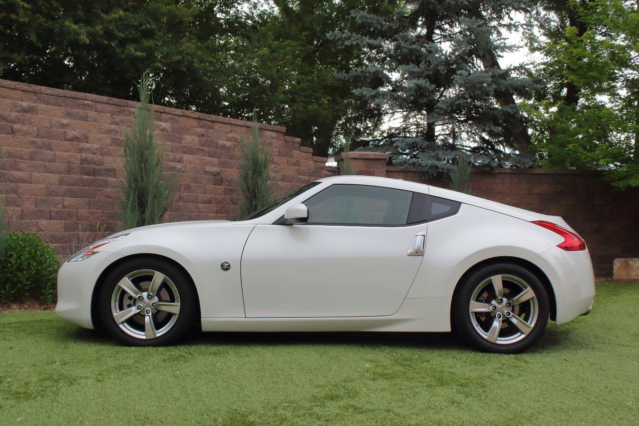 Used 2009 Nissan 370Z Touring RWD image 7