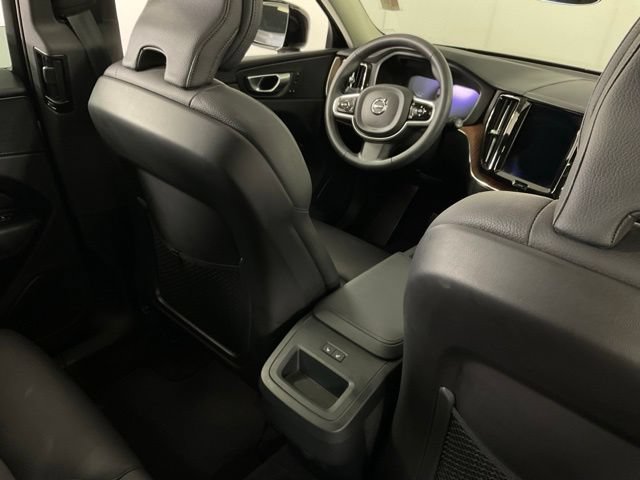 Certified 2024 Volvo XC60 B5 Plus w/ Climate Package AWD/4WD image 32