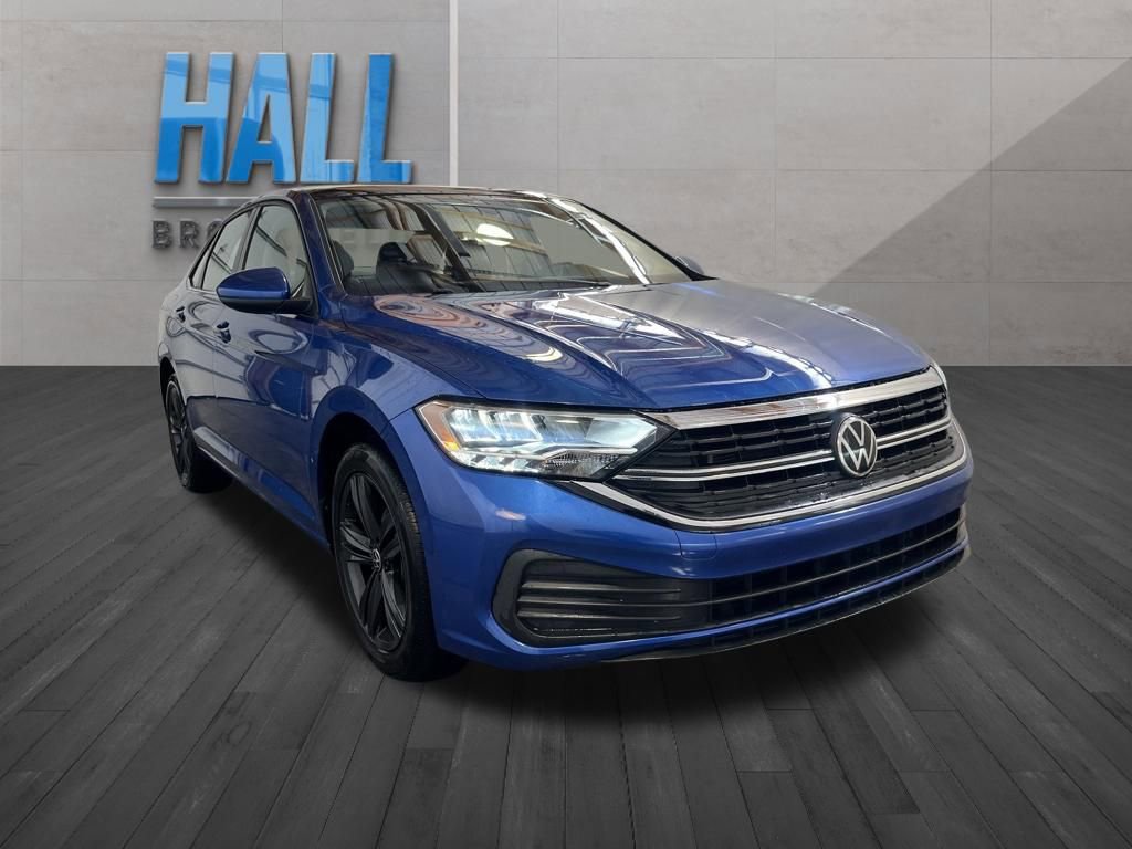 Certified 2022 Volkswagen Jetta SE image 9