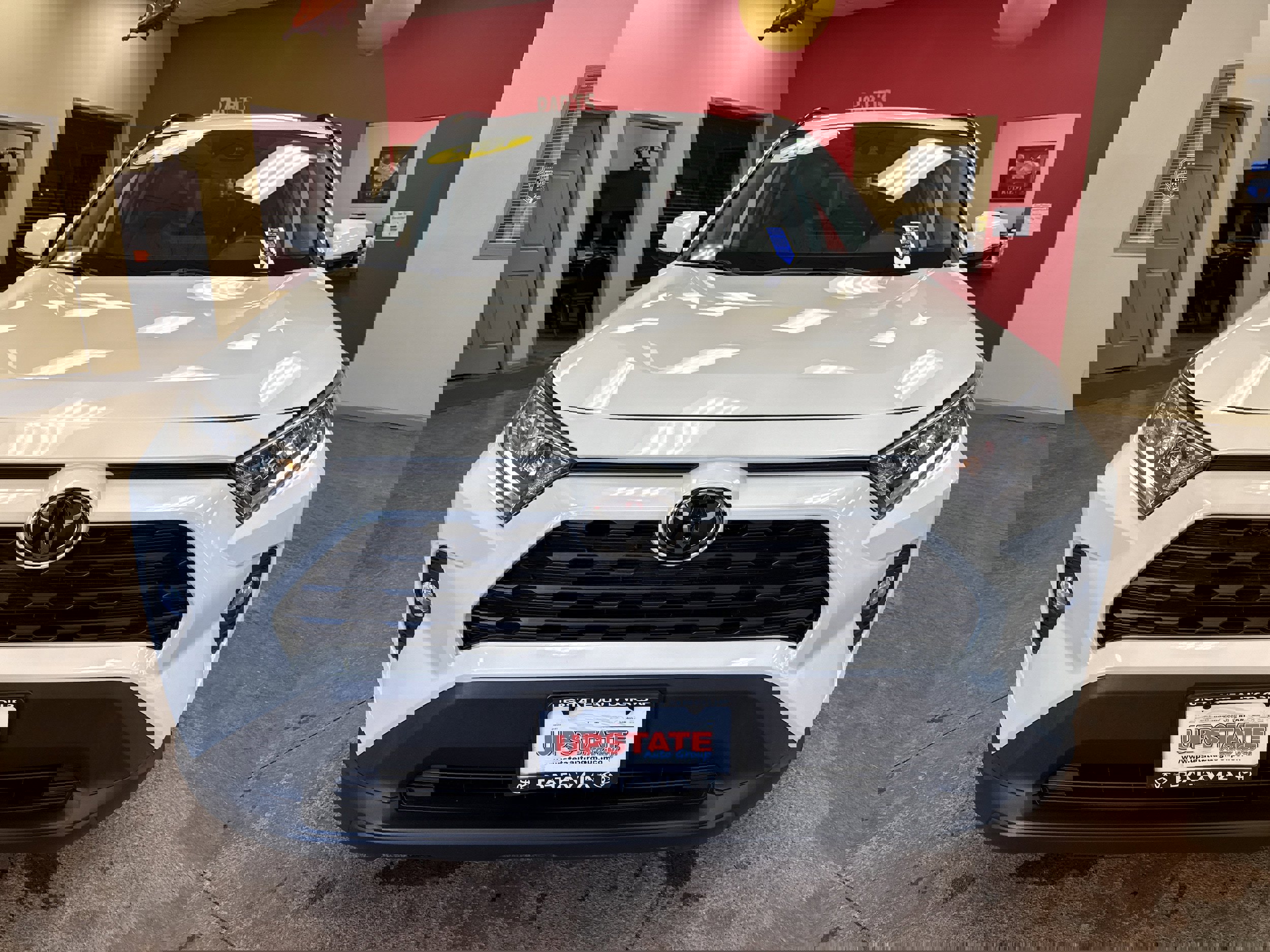 Used 2021 Toyota RAV4 XLE Premium image 2