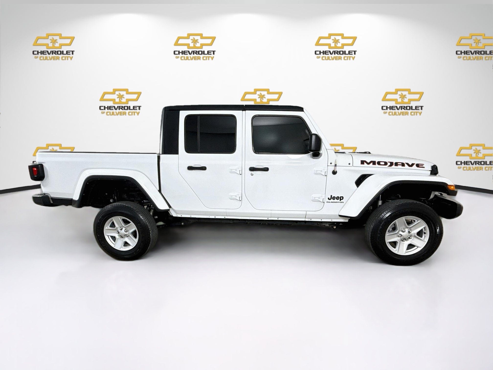 Used 2022 Jeep Gladiator Sport AWD/4WD image 9