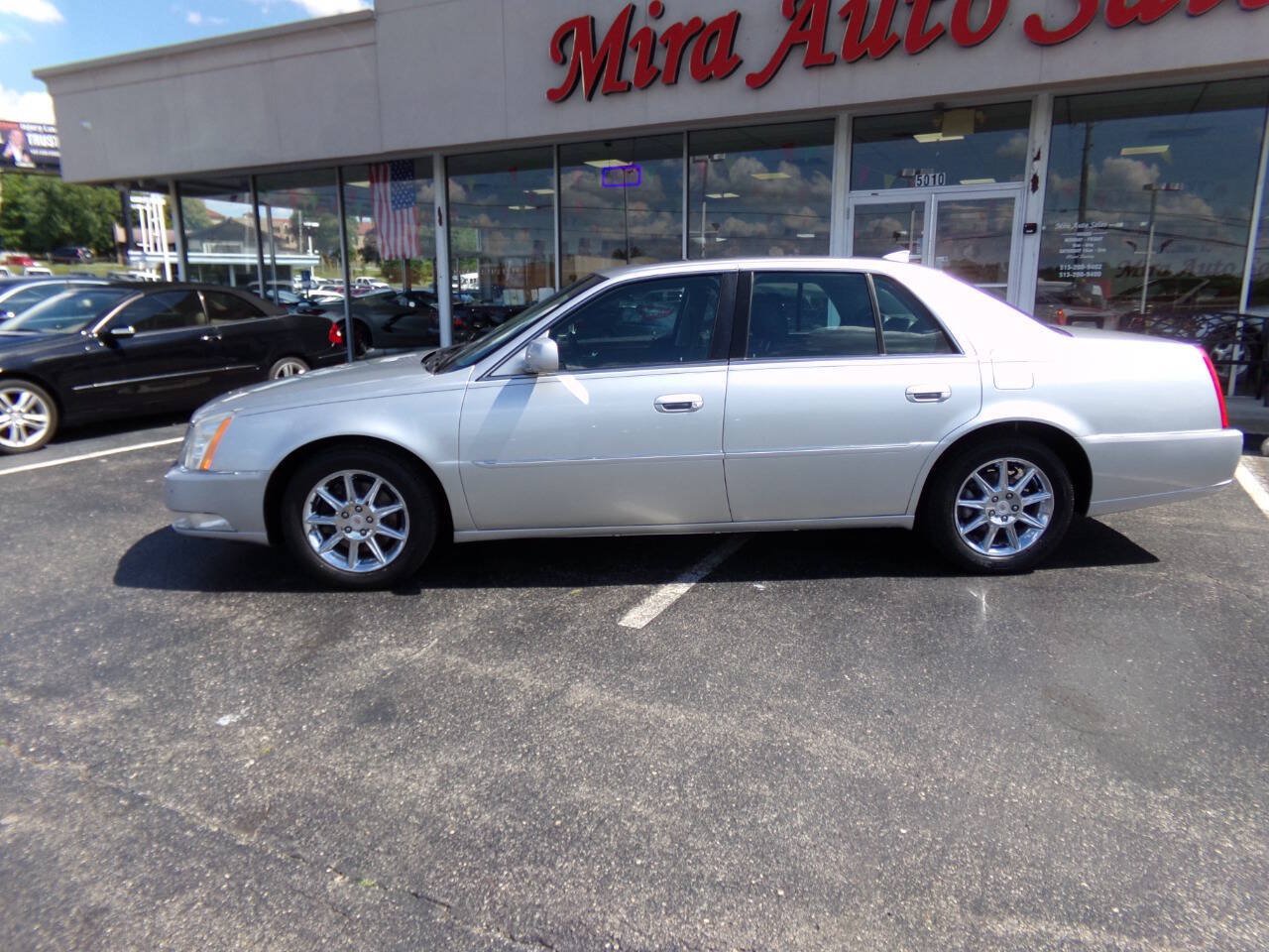 Used 2010 Cadillac DTS Luxury FWD image 2