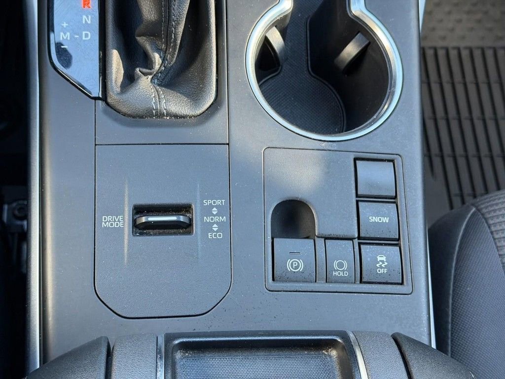Used 2023 Toyota Highlander LE image 25