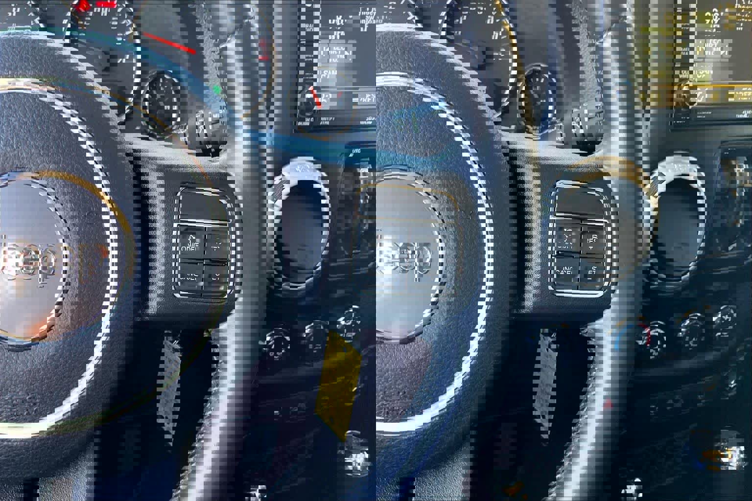 Used 2015 Jeep Wrangler Unlimited Sahara image 25